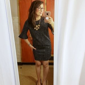 Retro-Like Shift Dress w/ Bell Sleeves
